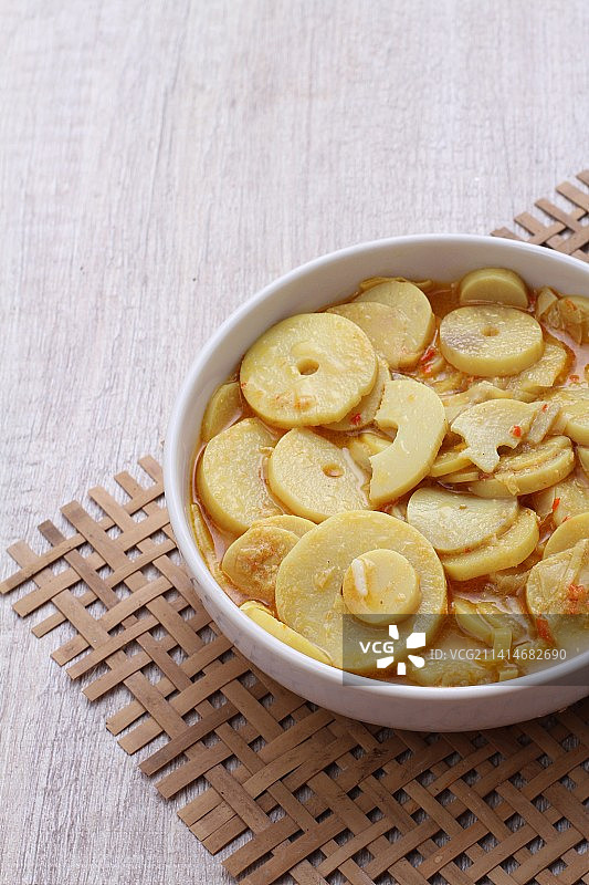 餐桌碗里的生姜俯视，印度尼西亚勿加泗图片素材