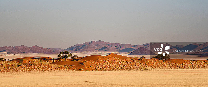 纳米比亚沙漠的晴朗天空美景图片素材