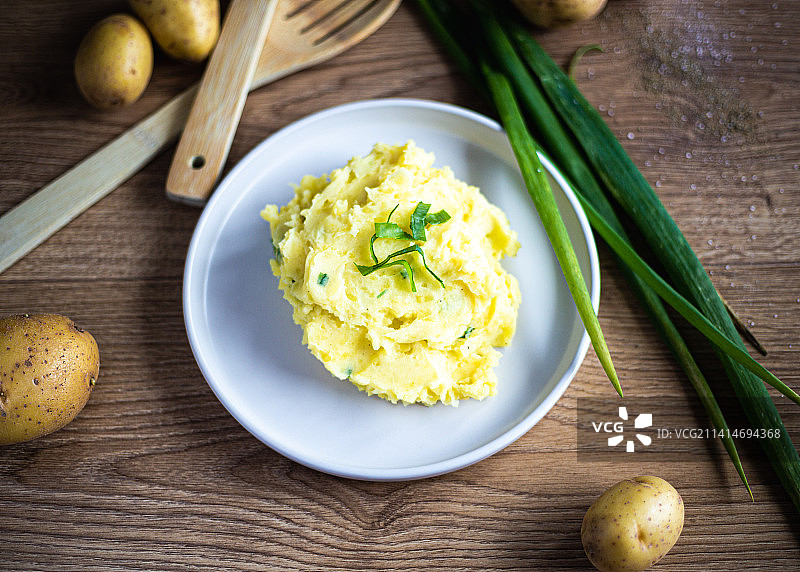 奶油黄油土豆泥配葱花，华沙，波兰图片素材