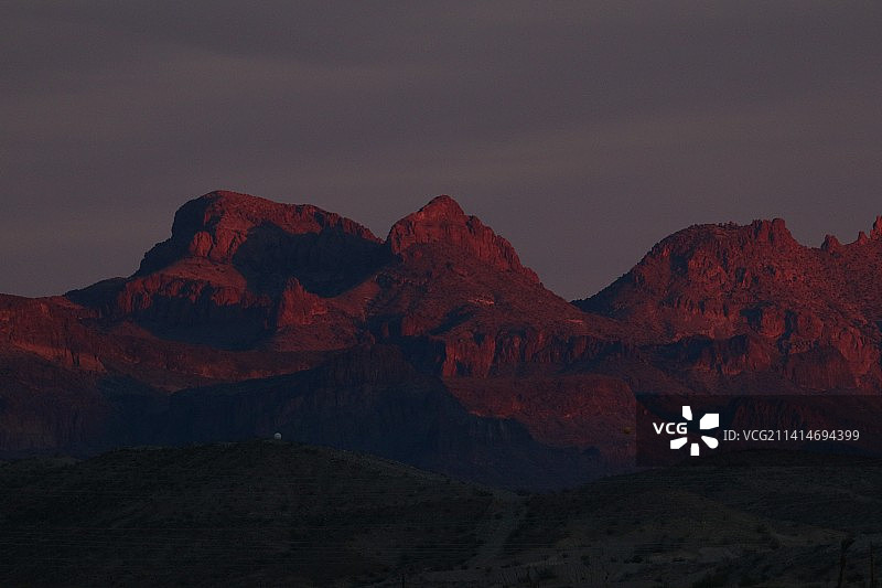 亚利桑那州布尔海德城日落山景图片素材
