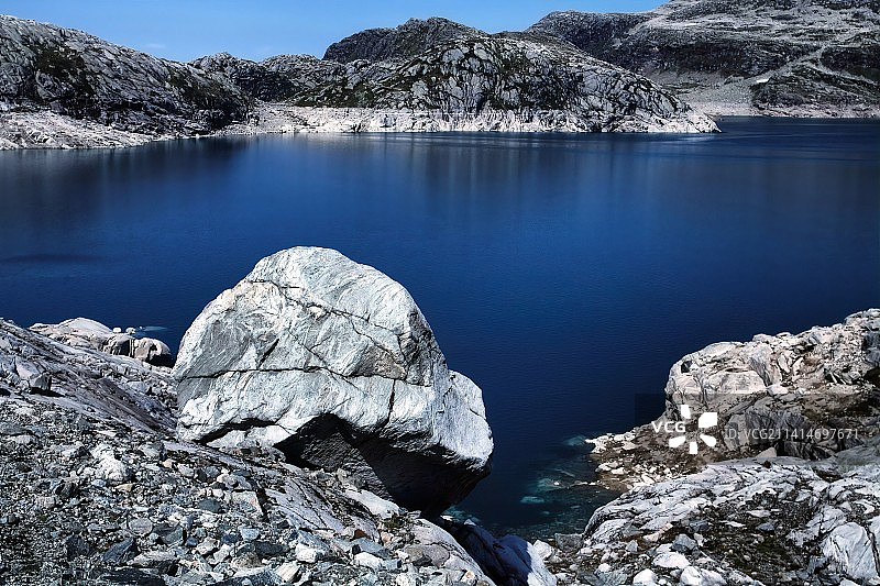 挪威克温赫拉德于克拉瓦特内特湖泊和山脉风光图片素材