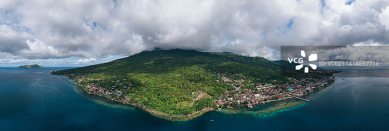 印度尼西亚索阿西奥海景山脉全景图片素材