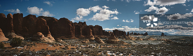 美国犹他州摩押天空下的全景景观图片素材