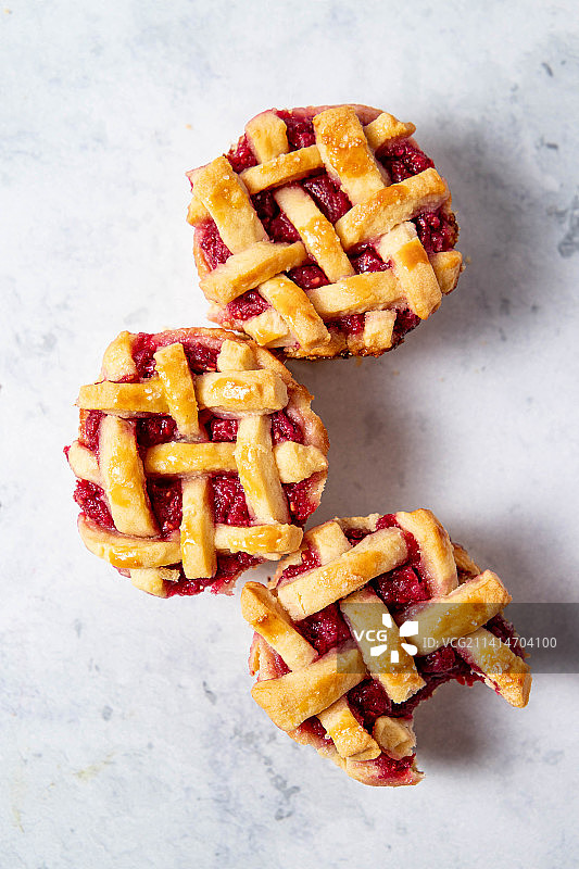 正上方的镜头是餐桌上的食物图片素材
