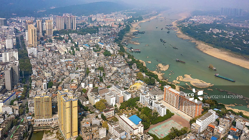 江边人家图片素材