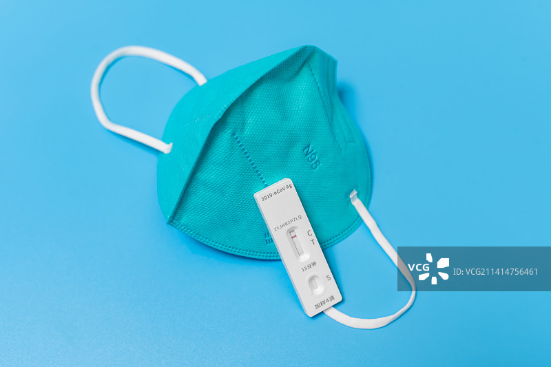 n95口罩和抗原检测试剂盒图片素材