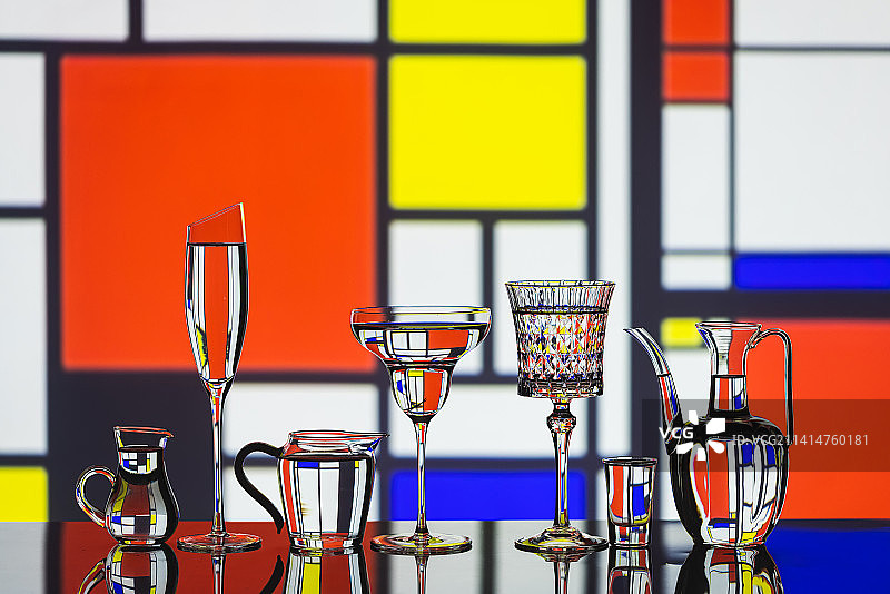 玻璃酒杯折射图片图片素材