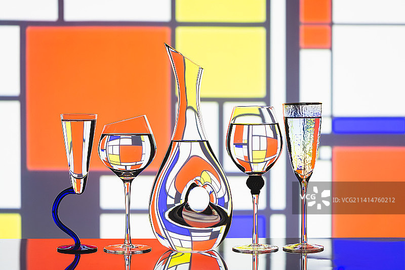 玻璃酒杯折射图片图片素材