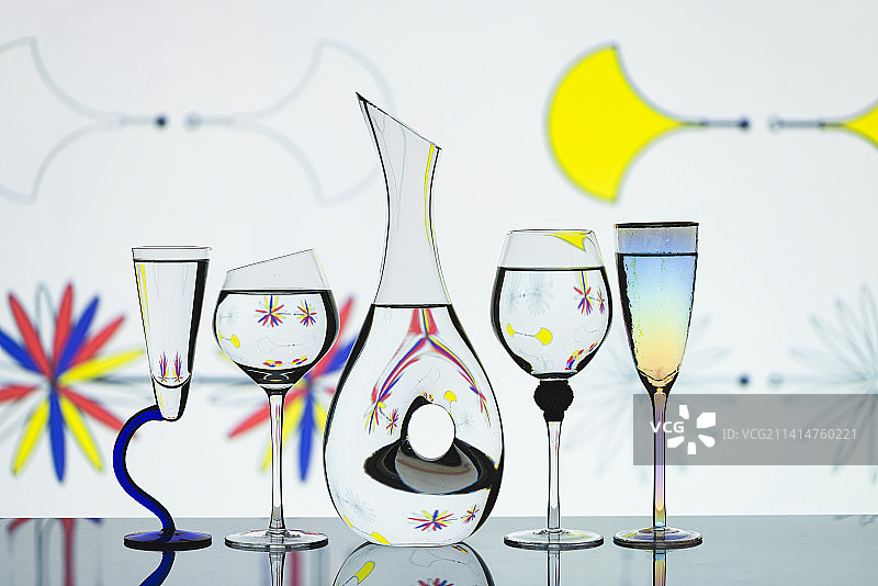 玻璃酒杯折射图片图片素材