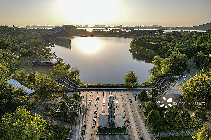 航拍武汉江夏长江边的中山舰博物馆图片素材