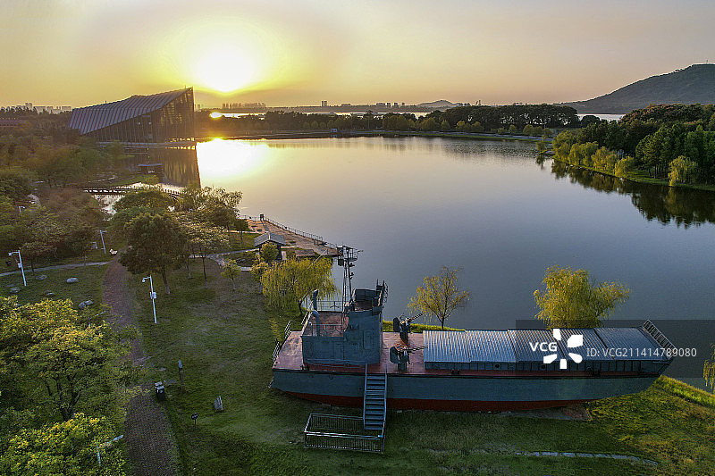 航拍武汉江夏长江边的中山舰博物馆图片素材