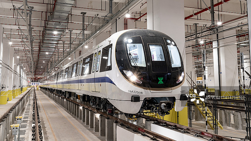 深圳地铁16号线列车图片素材