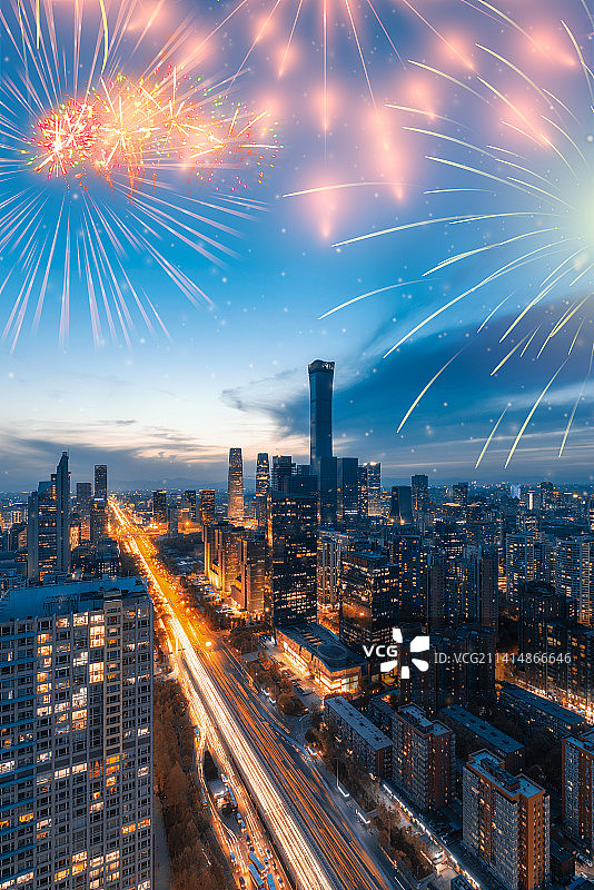 北京城市烟花表演，新年烟火庆祝活动，城市夜景，城市天际线图片素材