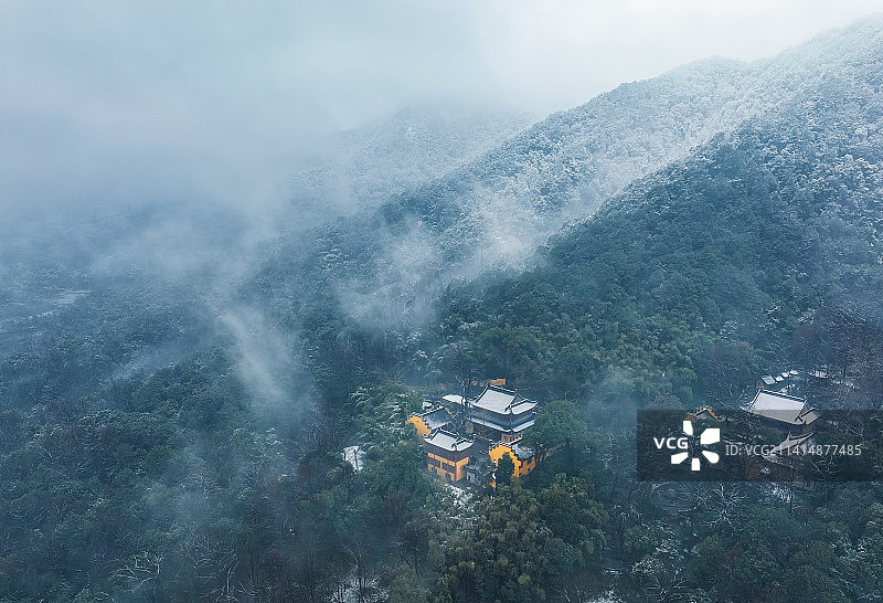永福迎雪--杭州灵隐寺永福寺雪景图片素材