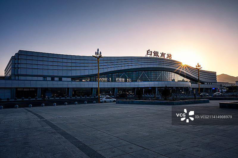 中兰高铁上的白鞋南站图片素材