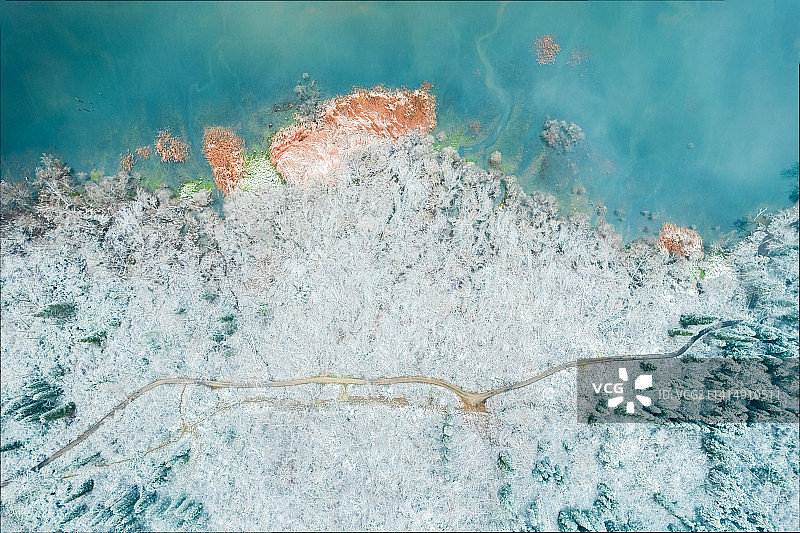 都江堰龙池初雪航拍图片素材