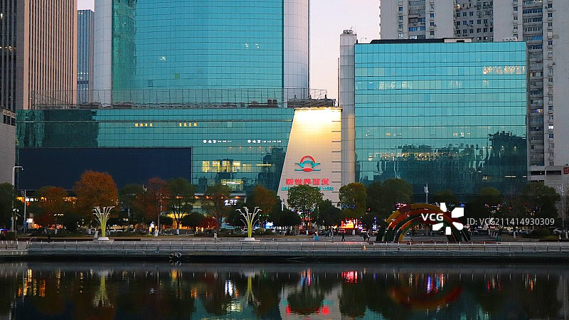 湖北武汉江汉区，新世界国贸大厦图片素材