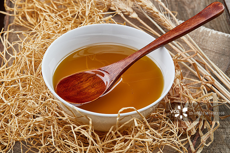 芳香四溢营养健康的胡麻亚麻籽食用油特写图片素材