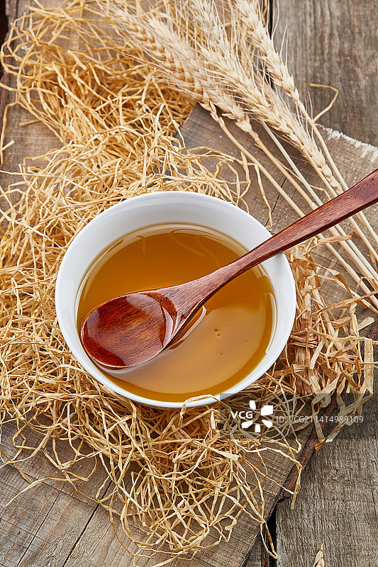 芳香四溢营养健康的胡麻亚麻籽食用油特写图片素材