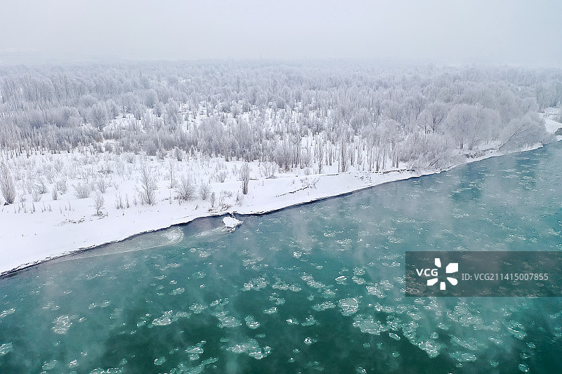 新疆伊犁伊宁市冬季的伊犁河图片素材