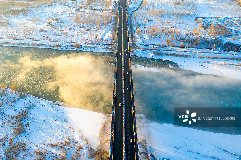 新疆伊犁伊宁市冬季的伊犁河图片素材