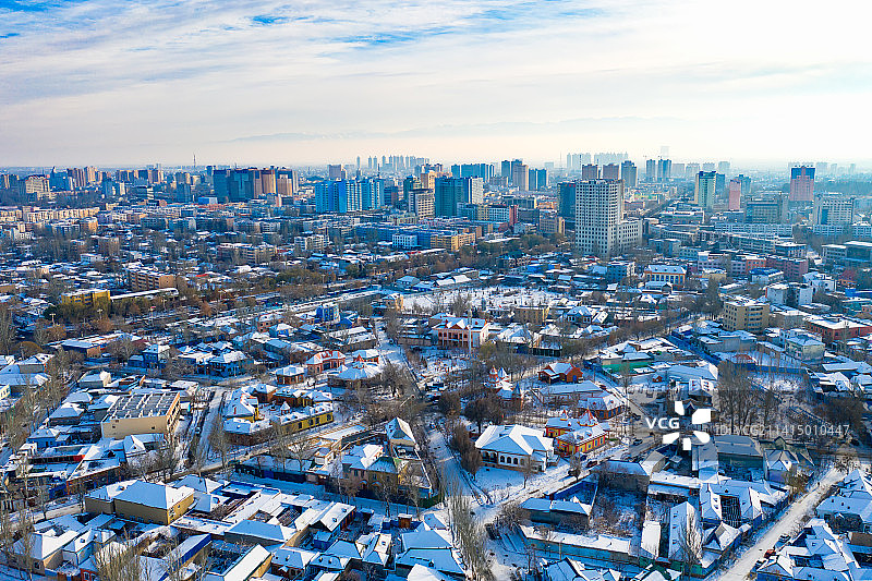 新疆伊犁伊宁市雪后的六星街图片素材