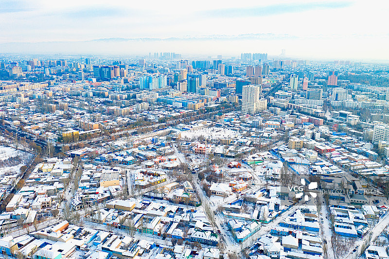 新疆伊犁伊宁市雪后的六星街图片素材