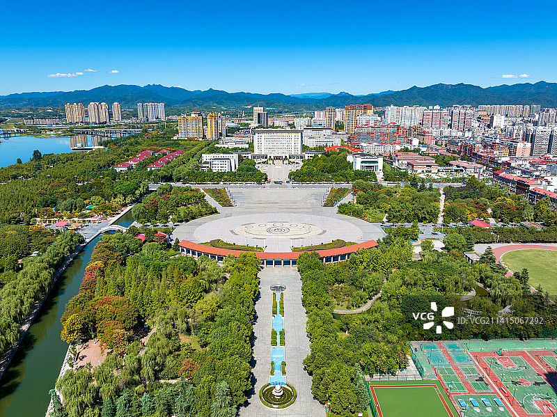 亚洲中国河南省南阳市西峡县时代广场城市风光白天航拍视角图片素材