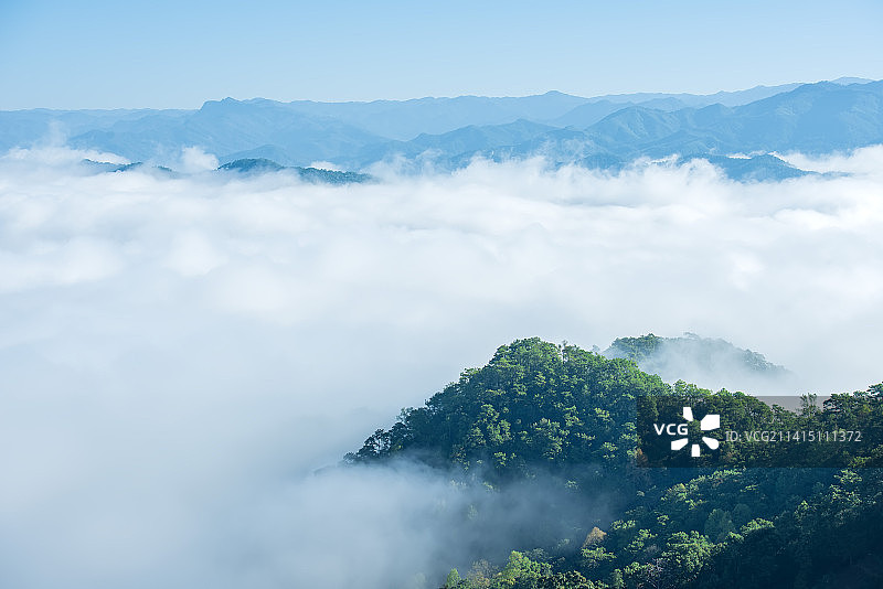 云南临沧邦东昔归茶山浩瀚纯净的云海群山风光背景图片素材