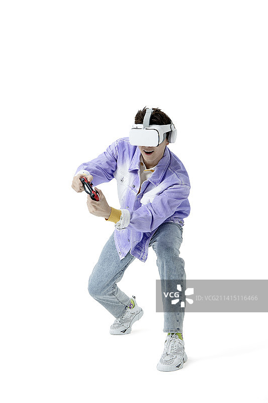 使用手柄玩VR游戏图片素材