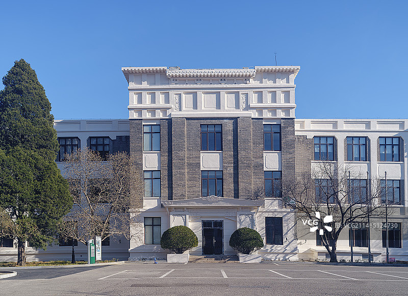 酒仙桥路边的老式办公楼图片素材