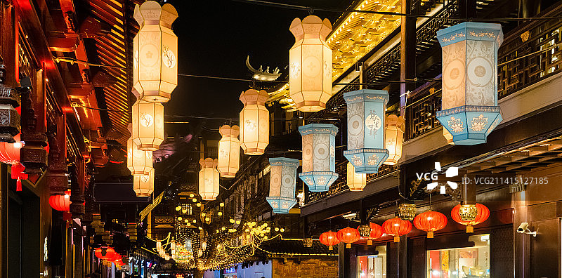 新年元宵灯会古建筑和灯笼夜景图片素材