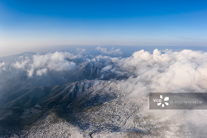 山脉雪景云海风光航拍图片素材