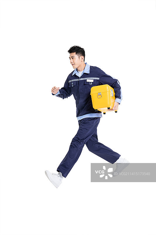 拿着工具箱的年轻工程师图片素材