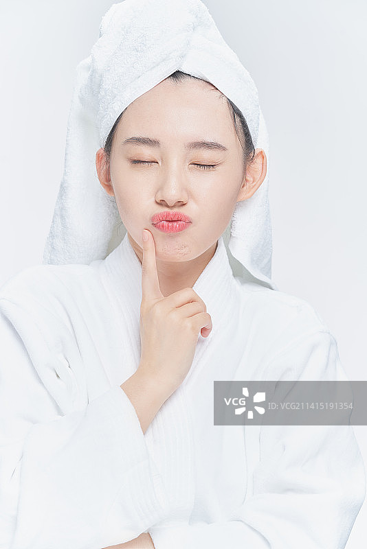 年轻漂亮的亚洲女孩图片素材