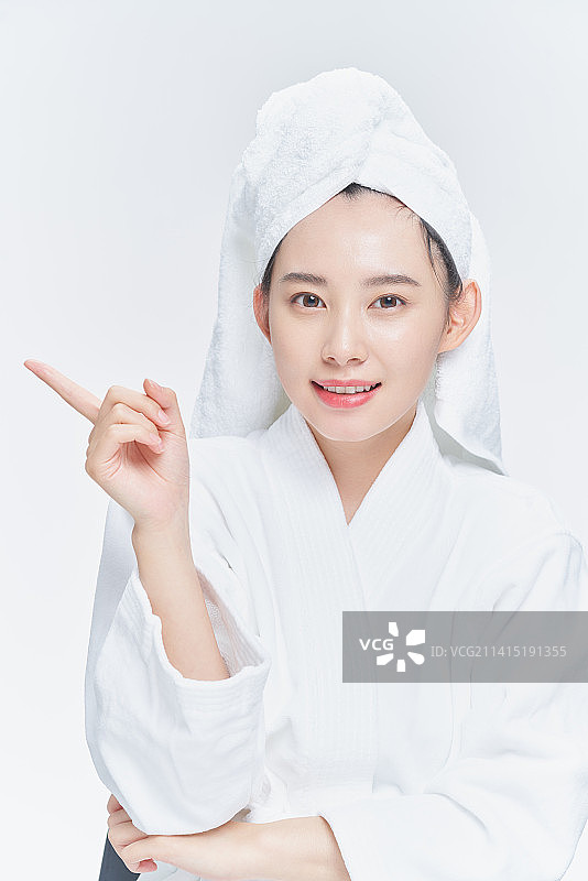 年轻漂亮的亚洲女孩图片素材