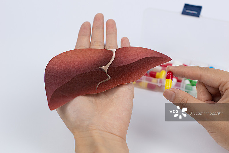 肝脏疾病预防治疗打针吃药图片素材