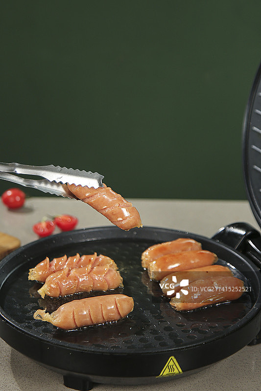 烤肠制作图片素材