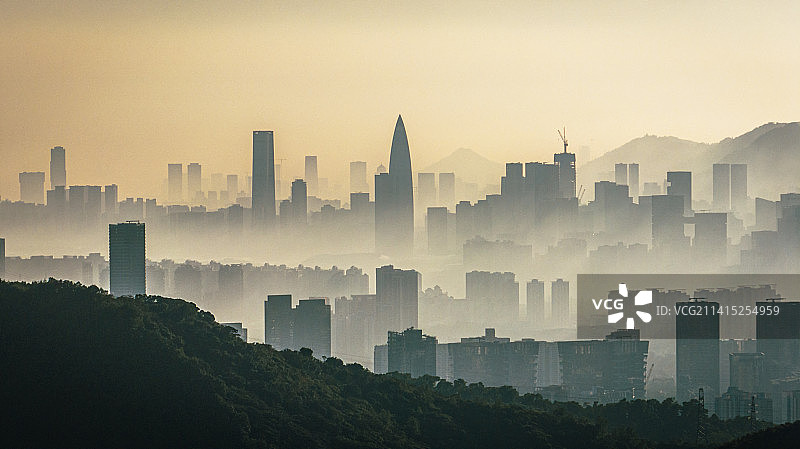 深圳低空平流雾 雾中城市蔚为壮观图片素材
