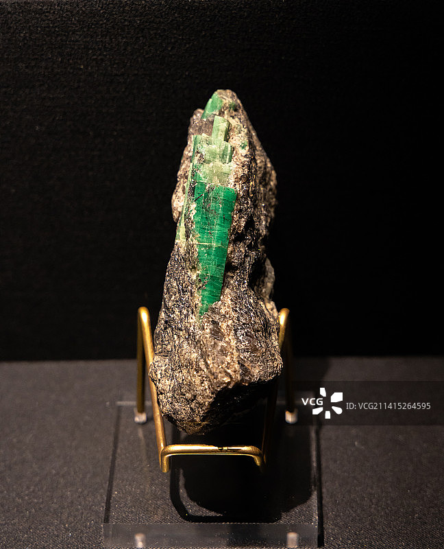 矿石宝物：祖母绿晶体 云南麻栗坡图片素材