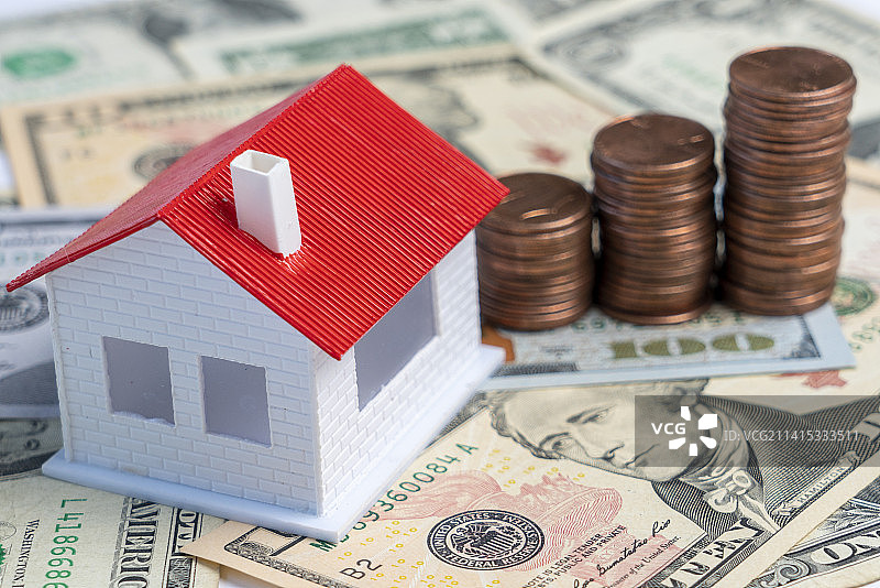 房屋模型硬币静物图片素材