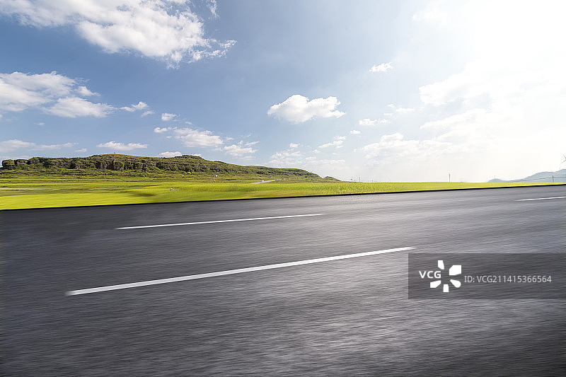 梯田上的公路图片素材