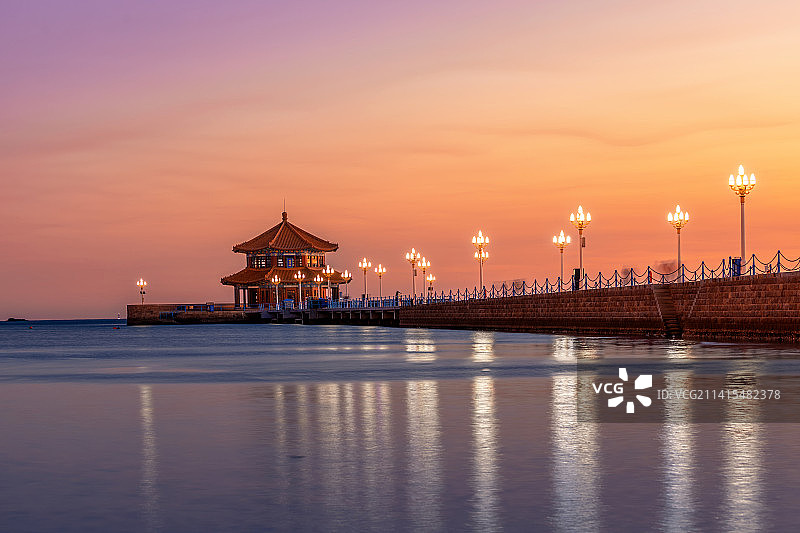 青岛栈桥晚霞夜景图片素材