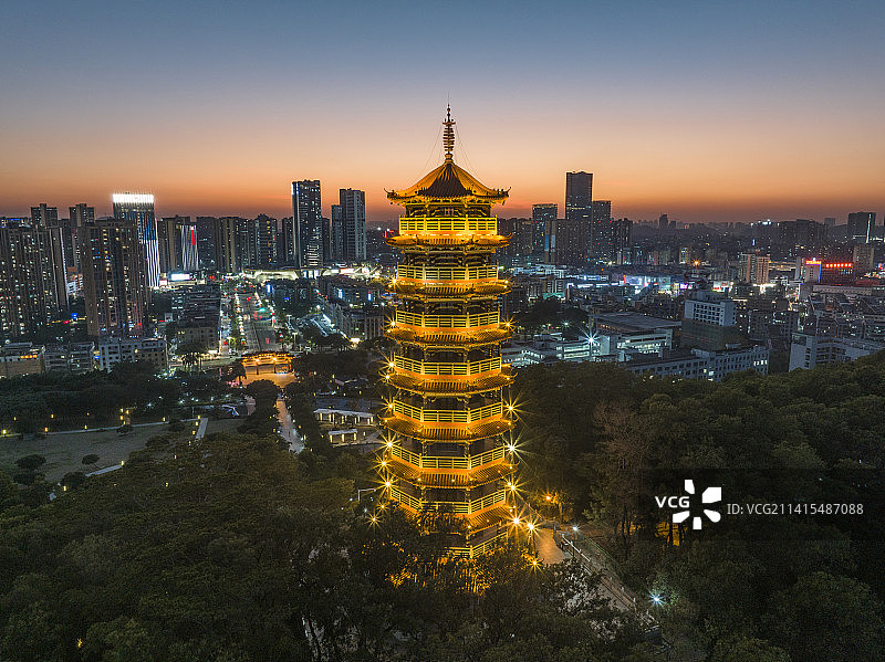 深圳光明红花山公园日落夜景风光图片素材