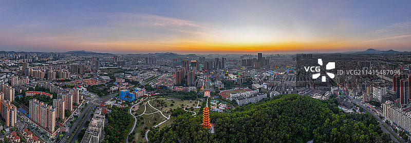 深圳光明红花山公园日落夜景风光图片素材