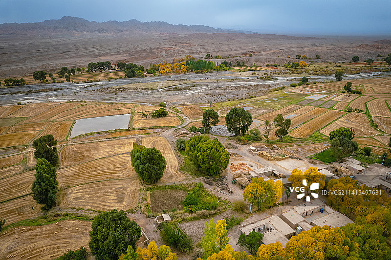 航拍秋季的甘肃酒泉玉门天境昌马图片素材