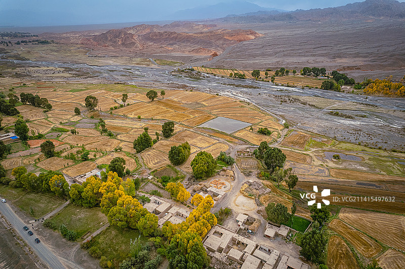 航拍秋季的甘肃酒泉玉门天境昌马图片素材
