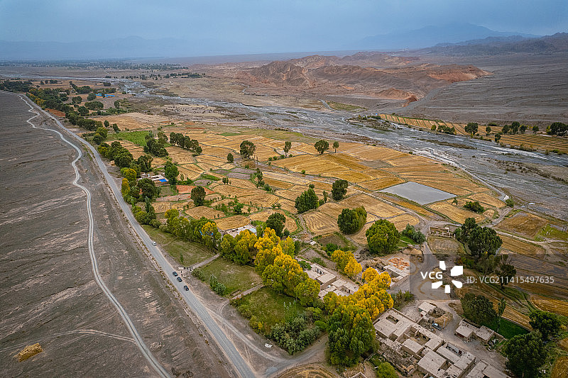 航拍秋季的甘肃酒泉玉门天境昌马图片素材