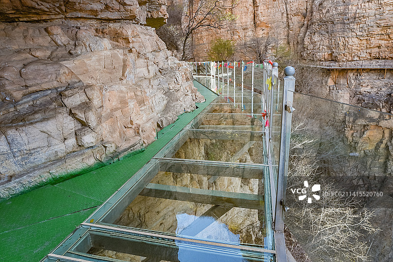 北京平谷天云山景区玻璃栈道图片素材