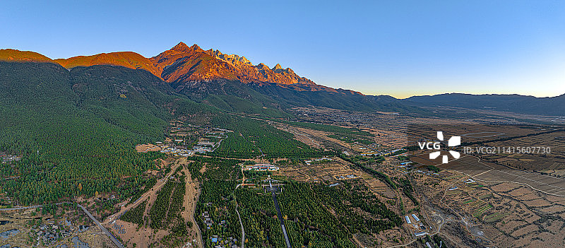 玉水寨 玉龙雪山日出 日照金山 东巴壁画 泉水瀑布 纳西族传统风貌 少数民族 云南丽江旅游景点图片素材